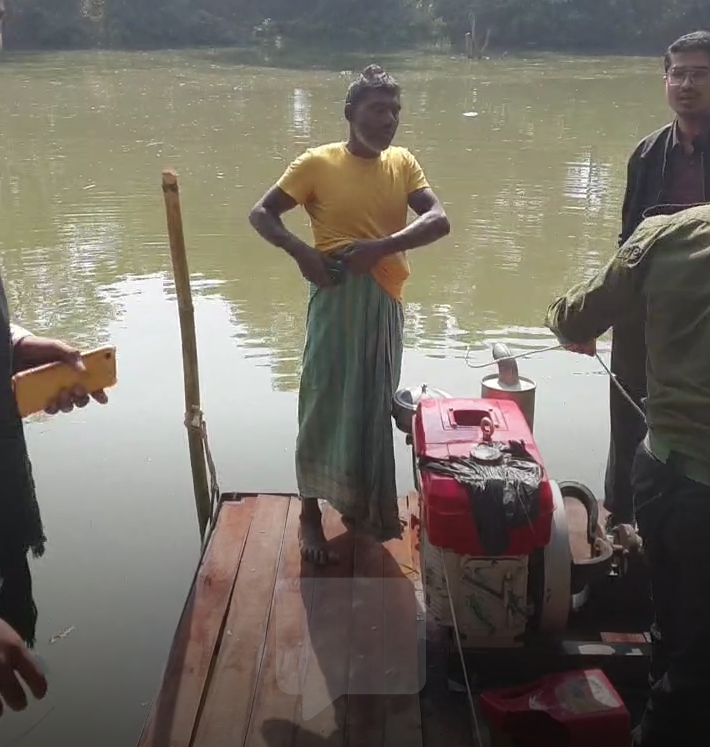 ফেনীতে মুহুরি নদীতে ফের অবৈধভাবে বালু উত্তোলন